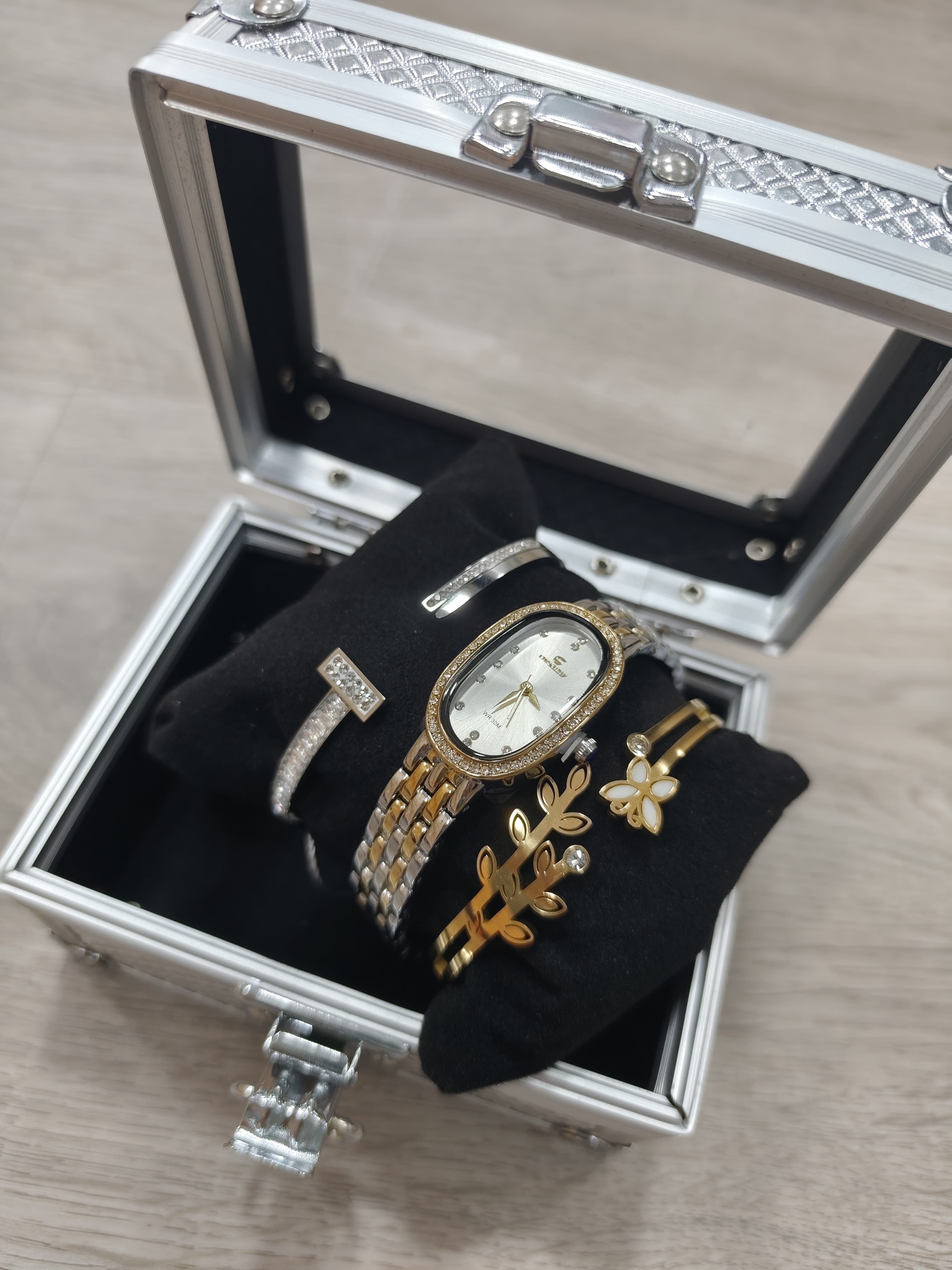 RELOJ EN COFRE